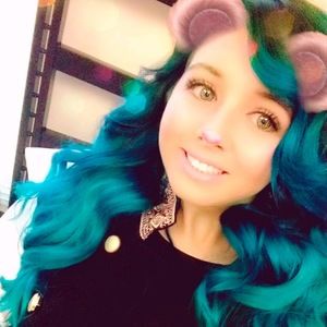 Meet your Posher, Daniela